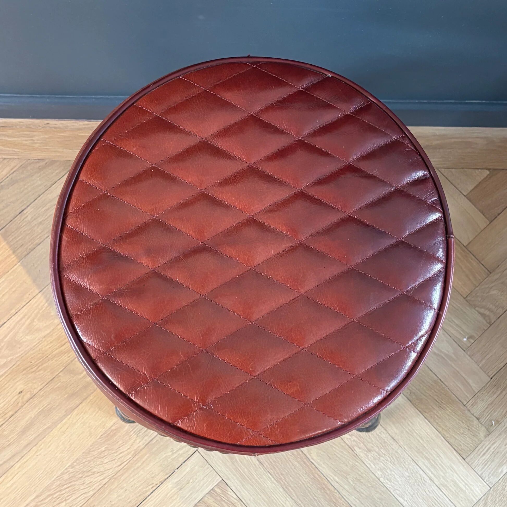 Tabouret de piano en cuir capitonnée et bois noirci