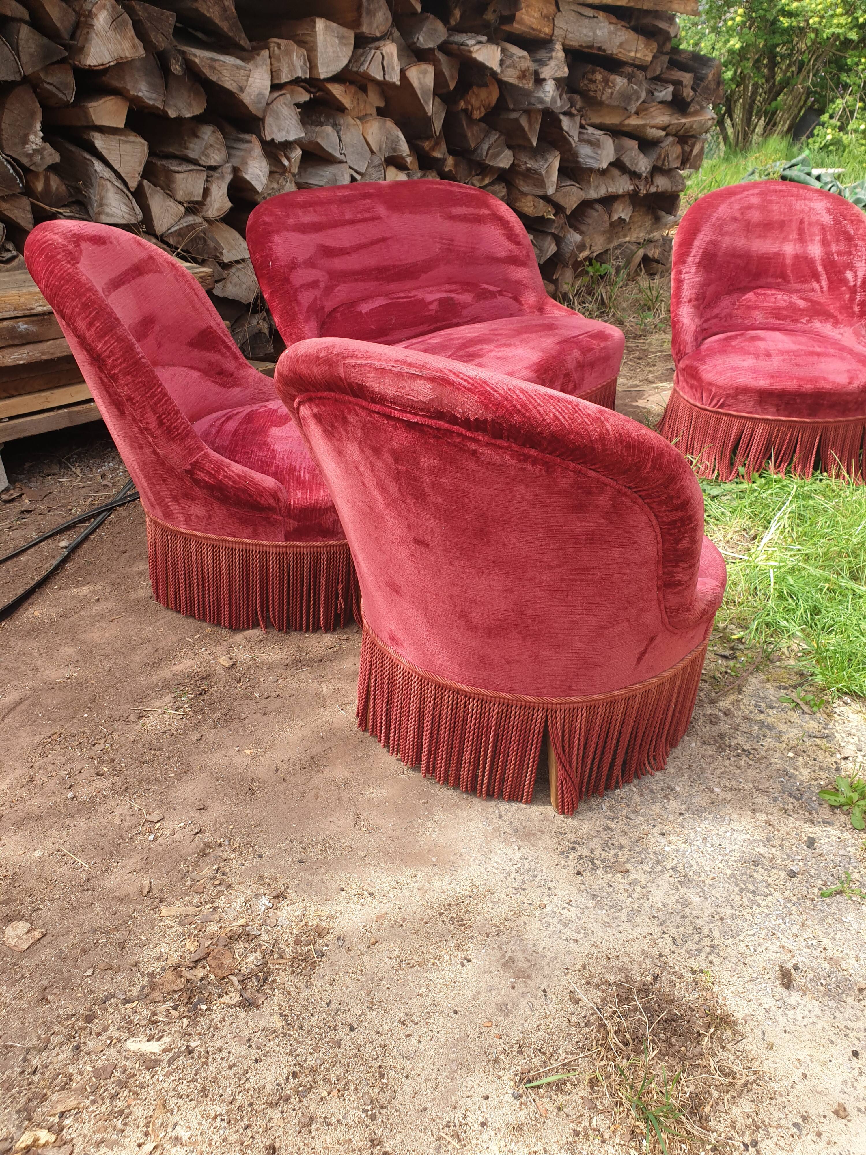 sofa/seating lounge set and 4 toad chairs