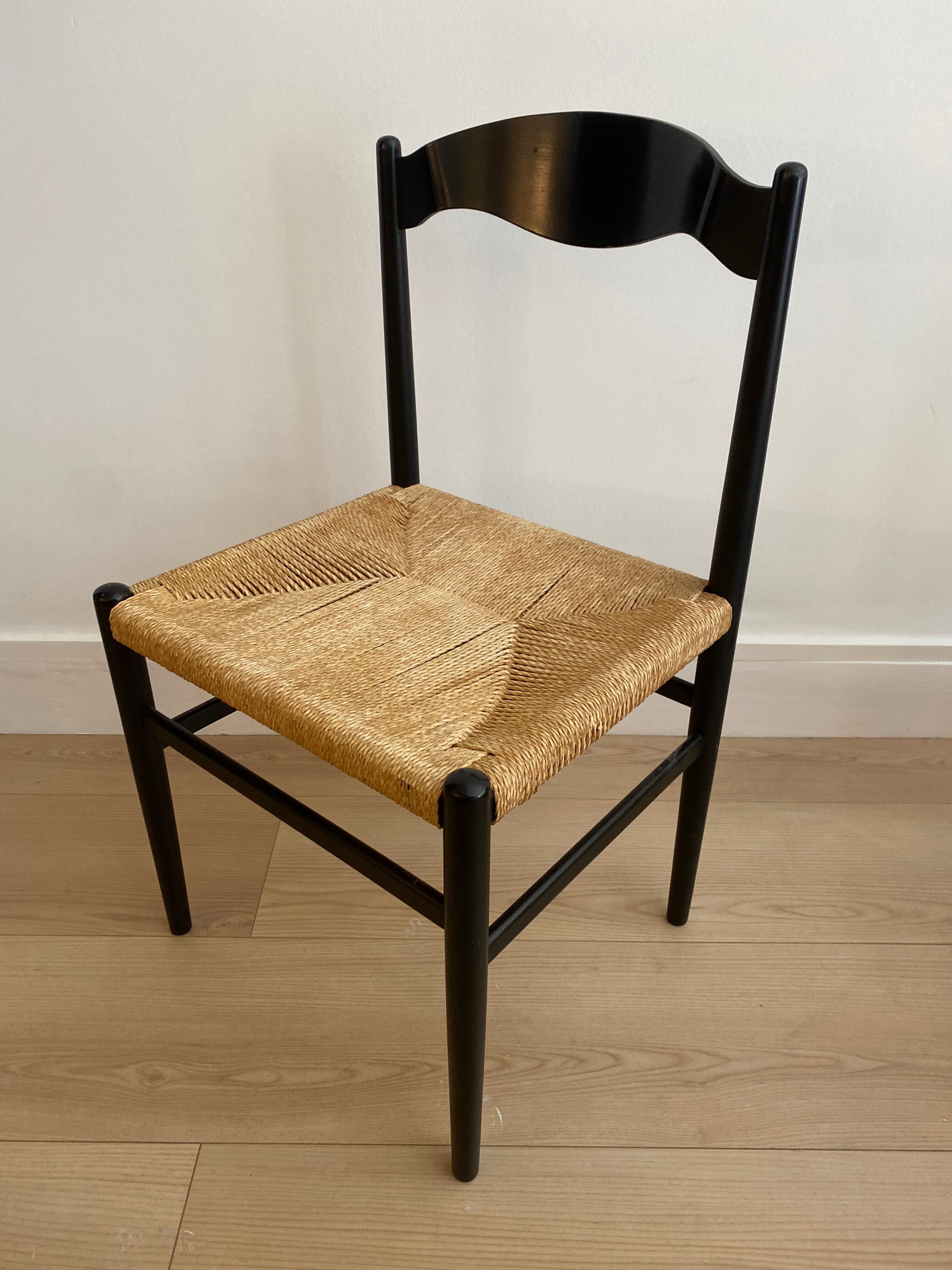 4 vintage mulched chairs