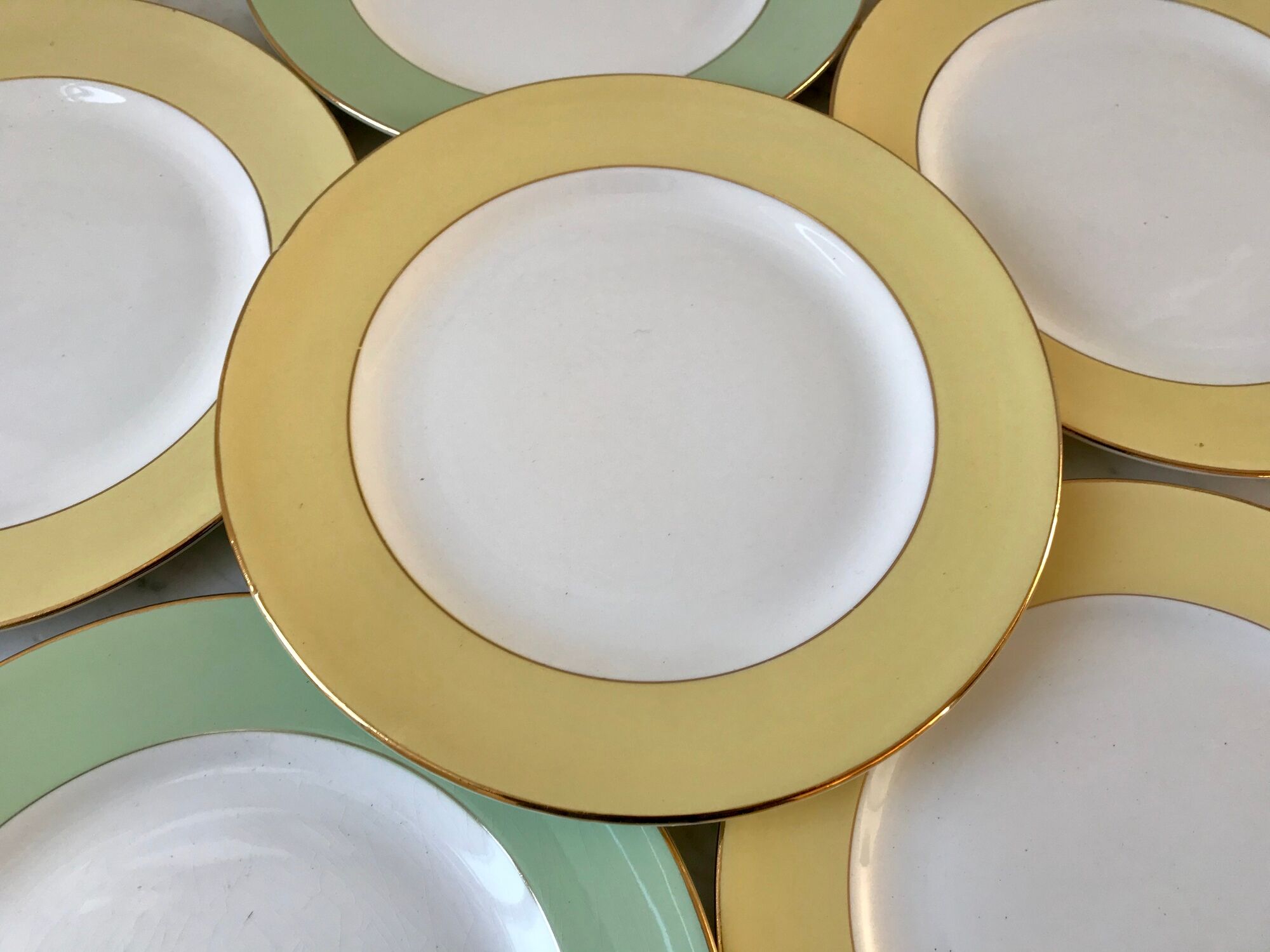 Set of 4 flat plates Saint-Amand pastel yellow and almond green 60s