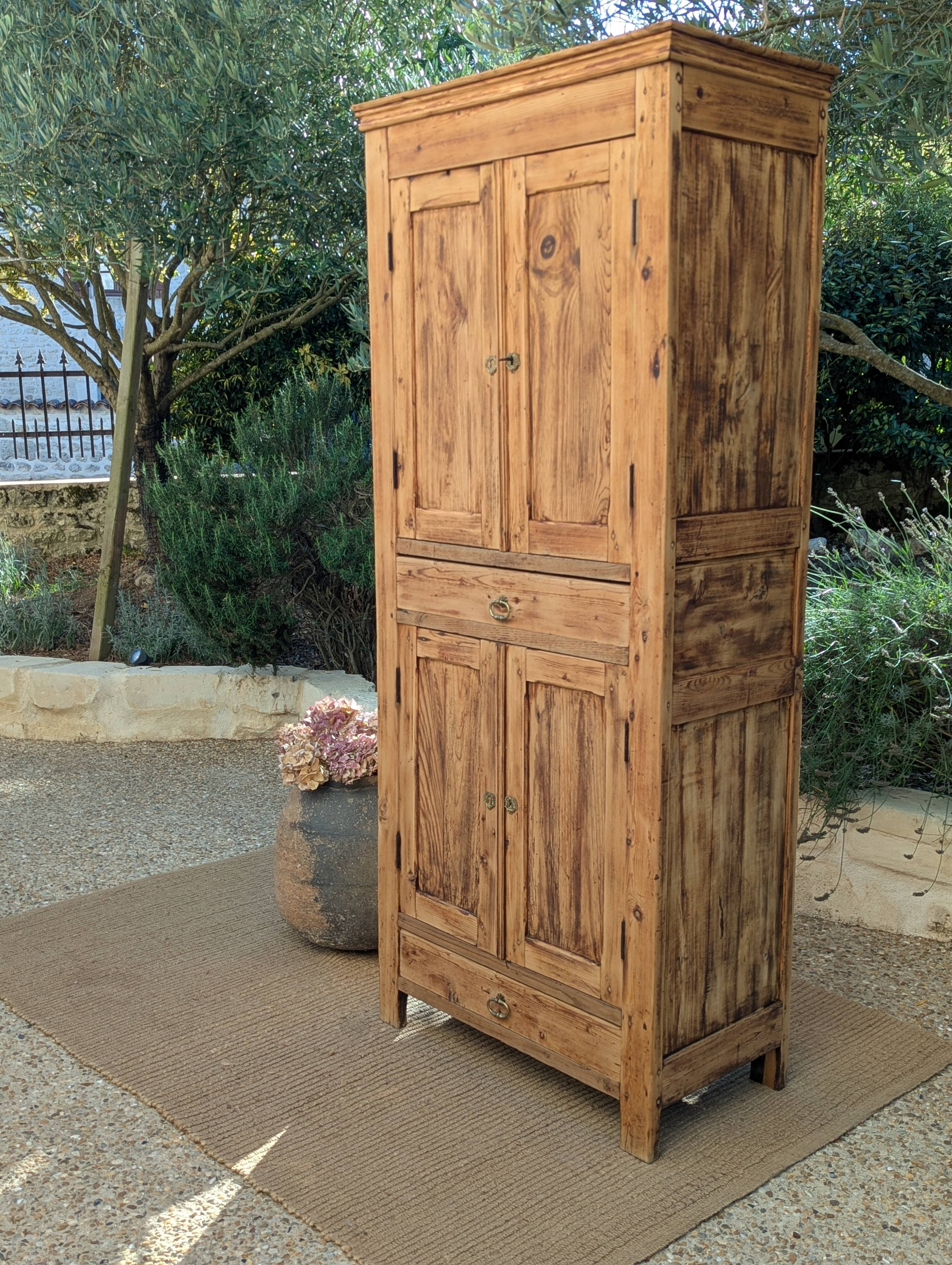 Standing man's wardrobe