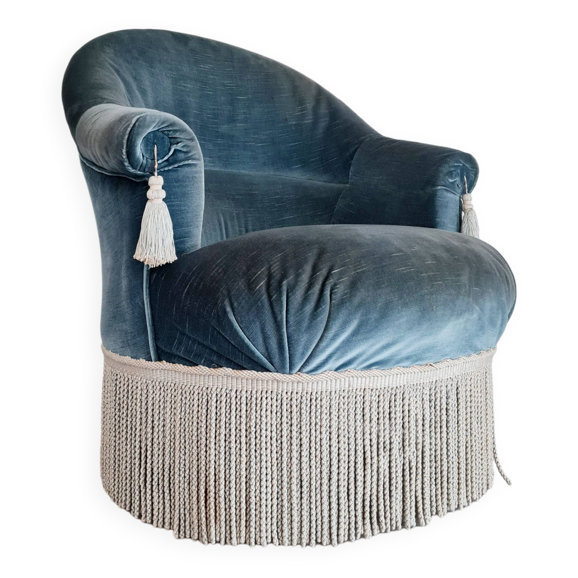 Blue velvet toad armchair with fringes
