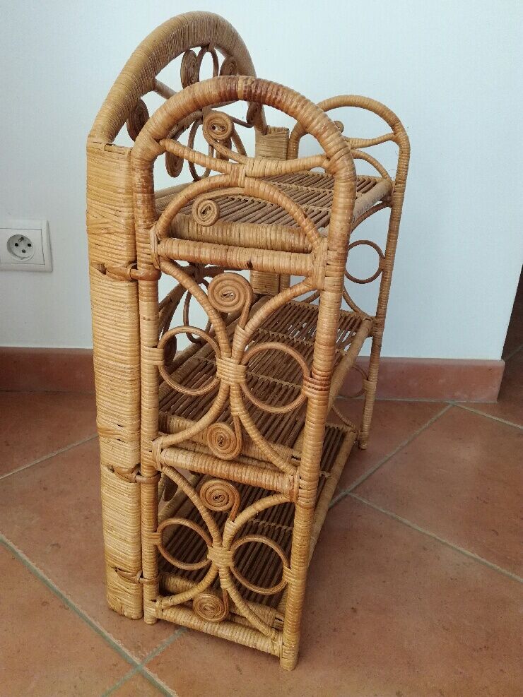 Shelf rattan peacock