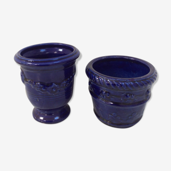 Lot of 2 old planters blue