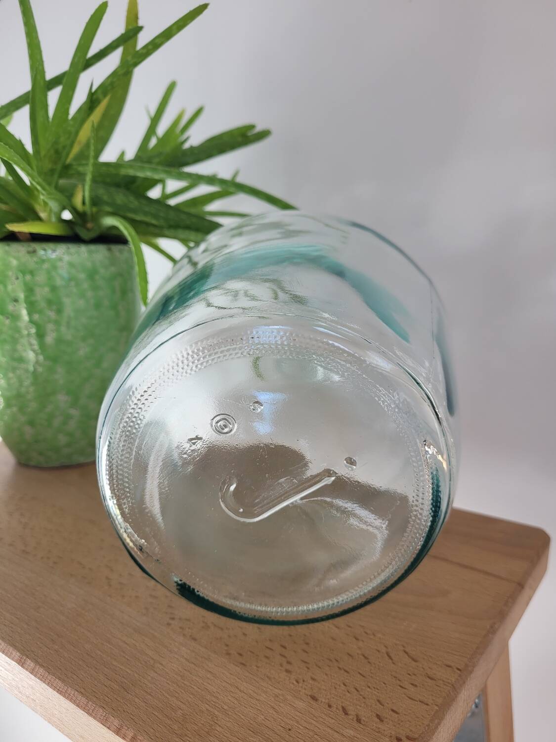 Transparent demijohn vase