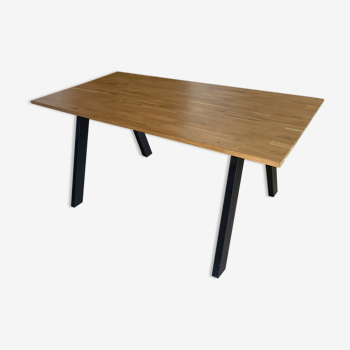 Table basse en bois chêne et pieds noir en métal