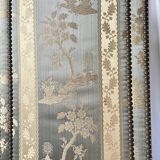 Antique Chinoiserie-style screen from the early 20th century in damask silk.
