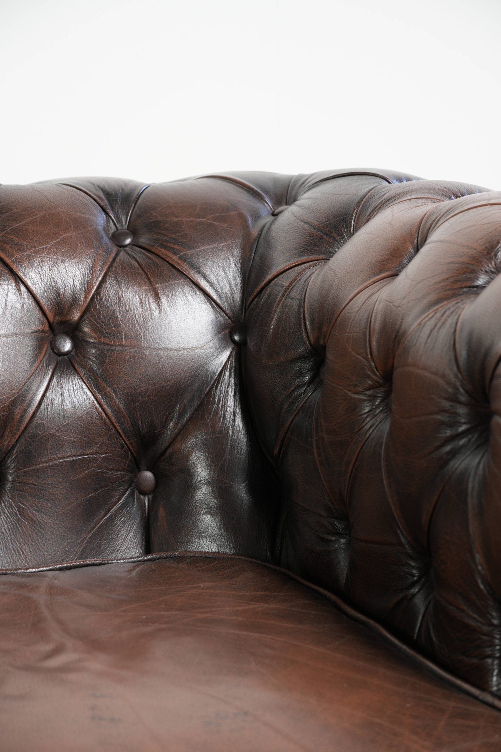 Brown cowhide leather Chesterfield 3-seater sofa in English style