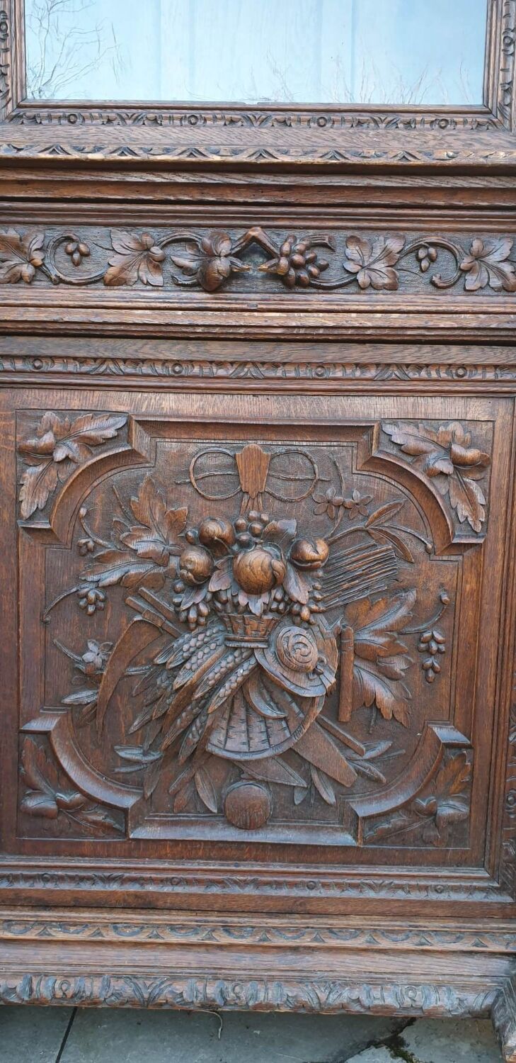 Bookcase showcase in carved oak 19th century