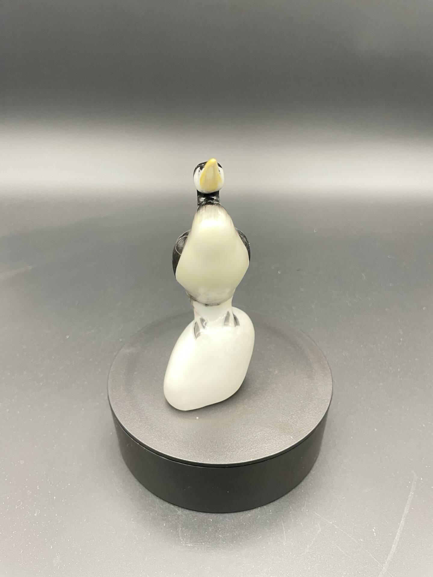 Porcelain bird Hollóháza – Vintage Hungarian sculpture from the 1960s