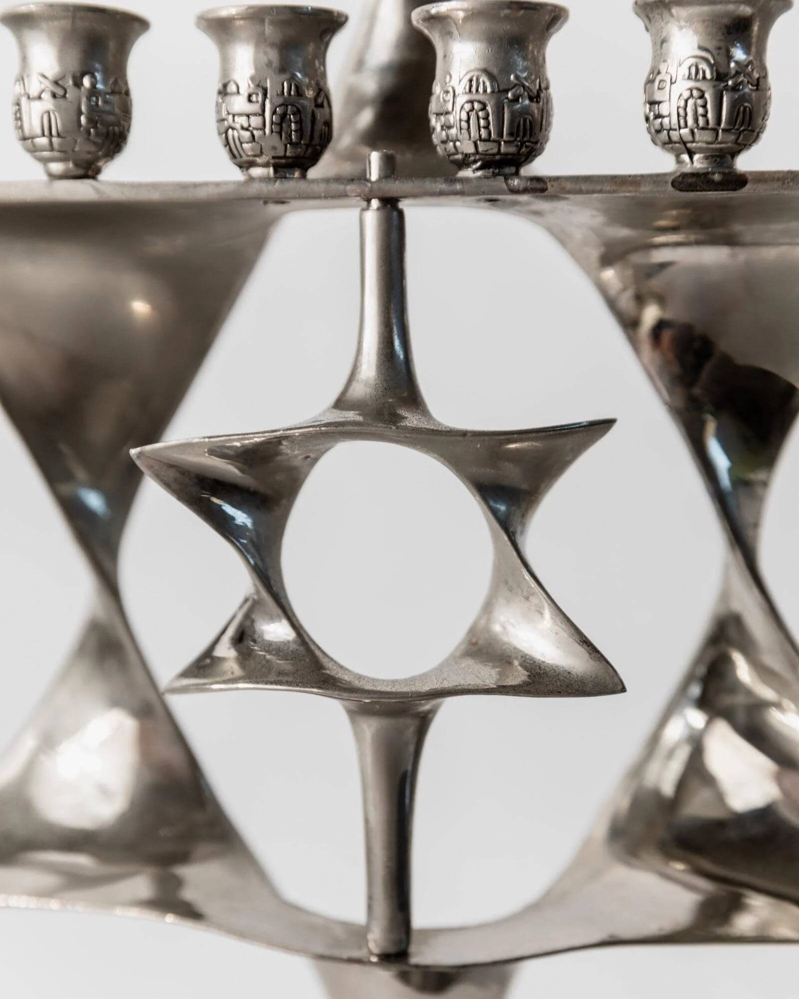Vintage 1960s silver-plated menorah for Hanukkah, Mid-Century design with rotating Star of David, Judaica decoration, elegant gift idea.