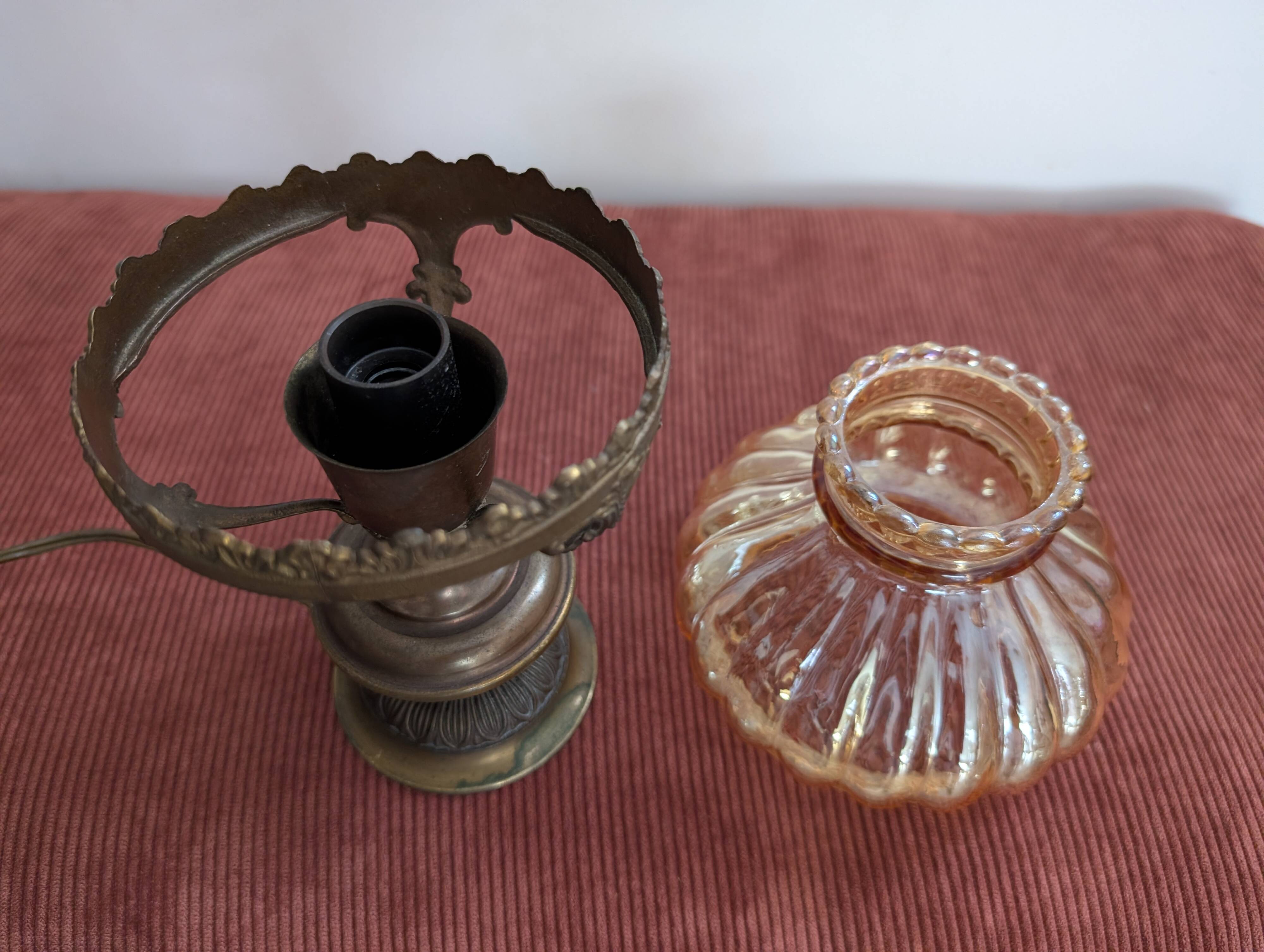 Vintage lamp in brass and amber glass