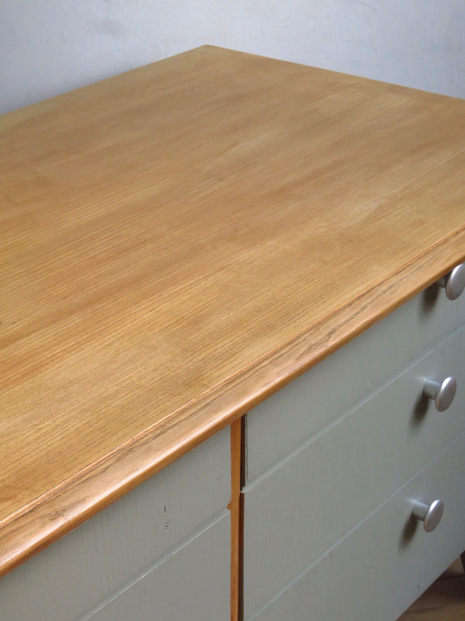 Compass legs sideboard