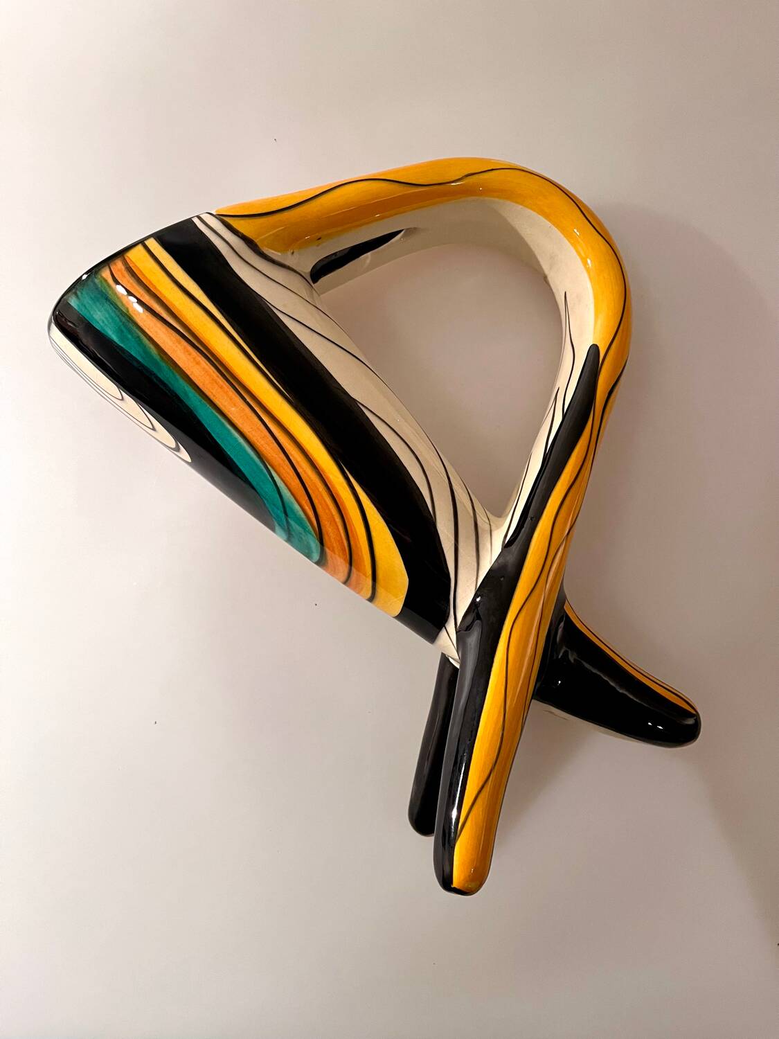 vase tripode vintage signé Vallauris