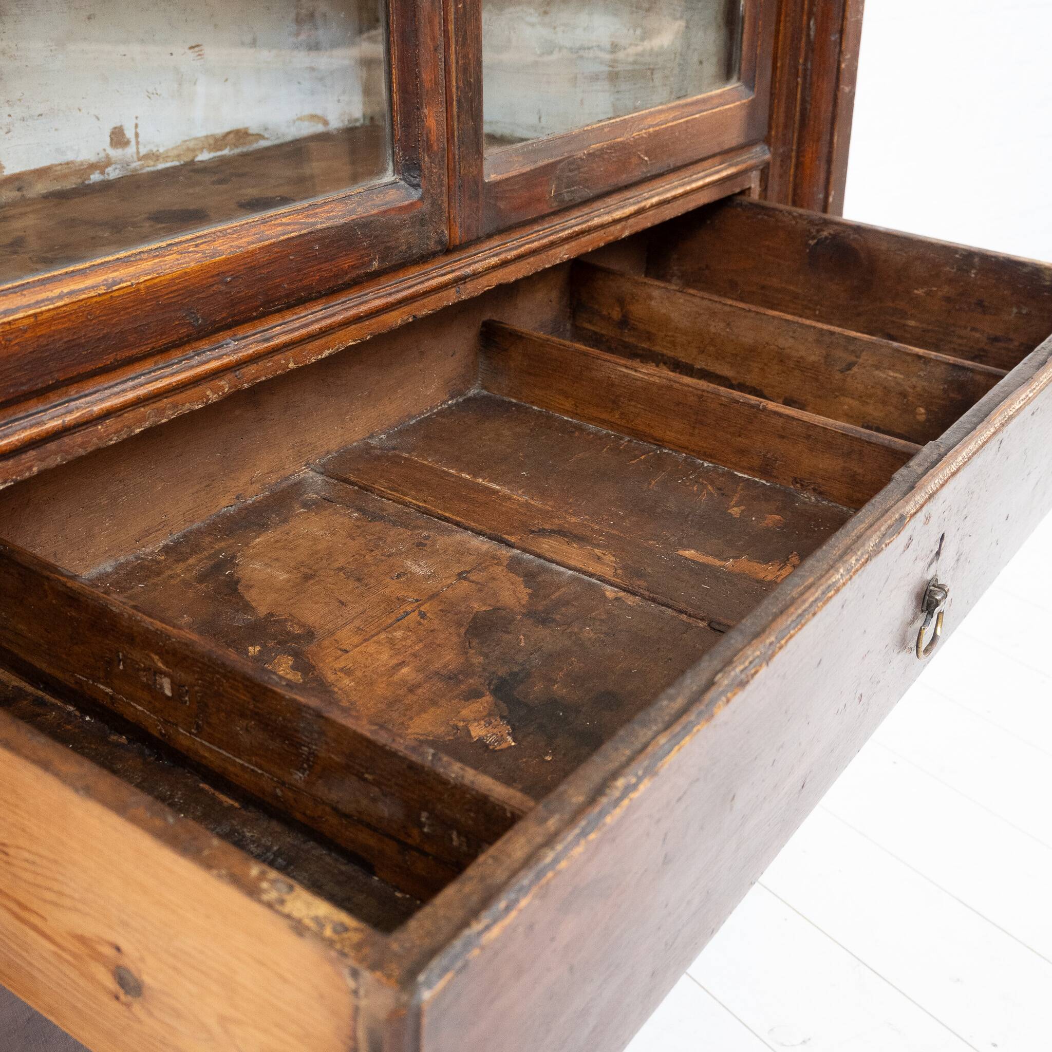 Grand meuble de distillerie, Italie 1900