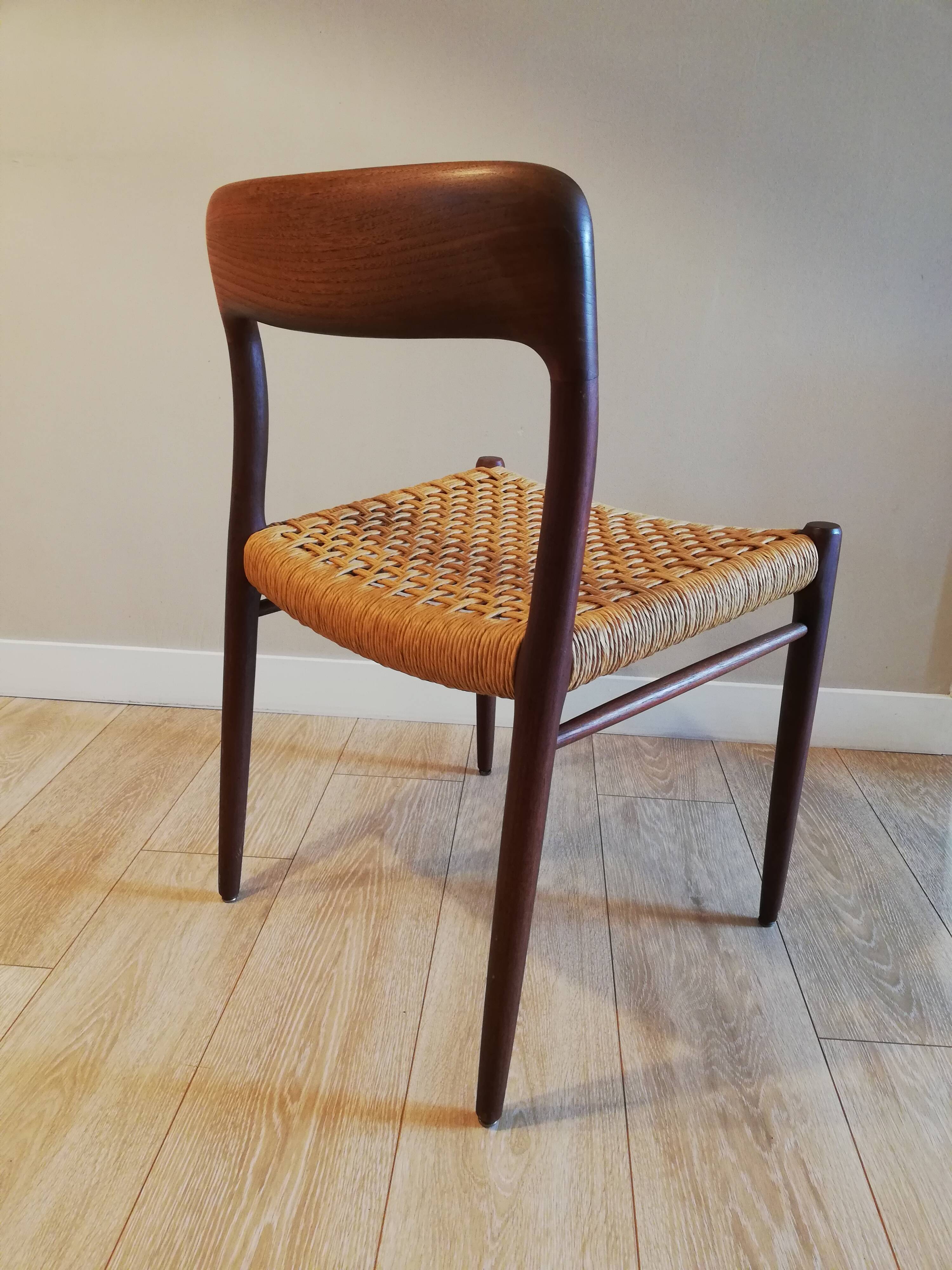 Ensemble de 4 chaises scandinaves modèle 75 de Niels Otto Moller
