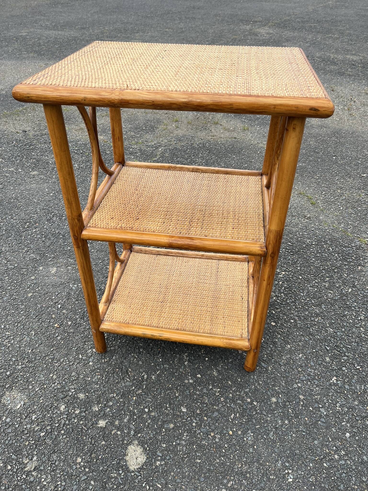 Petit meuble étagère en rotin