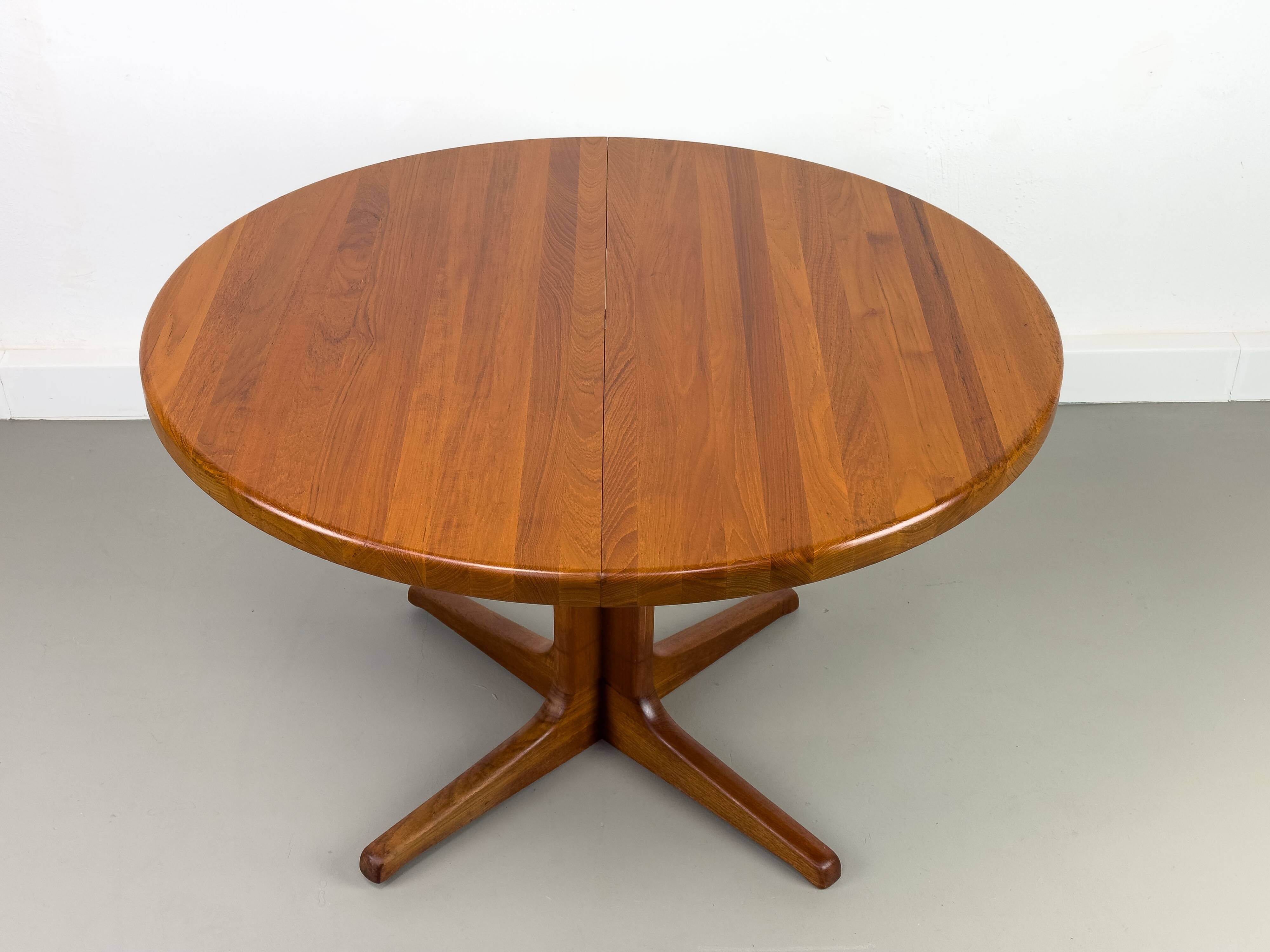 Table à manger ronde en teck danois avec rallonge, années 1970