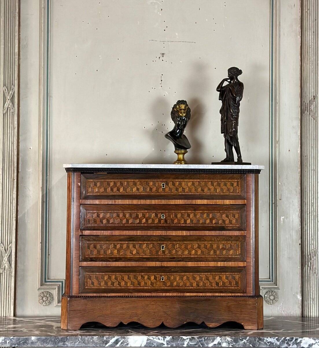 Miniature chest of drawers in mahogany veneer, 19th century
