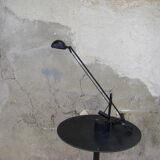 Desk lamp with pendulum
