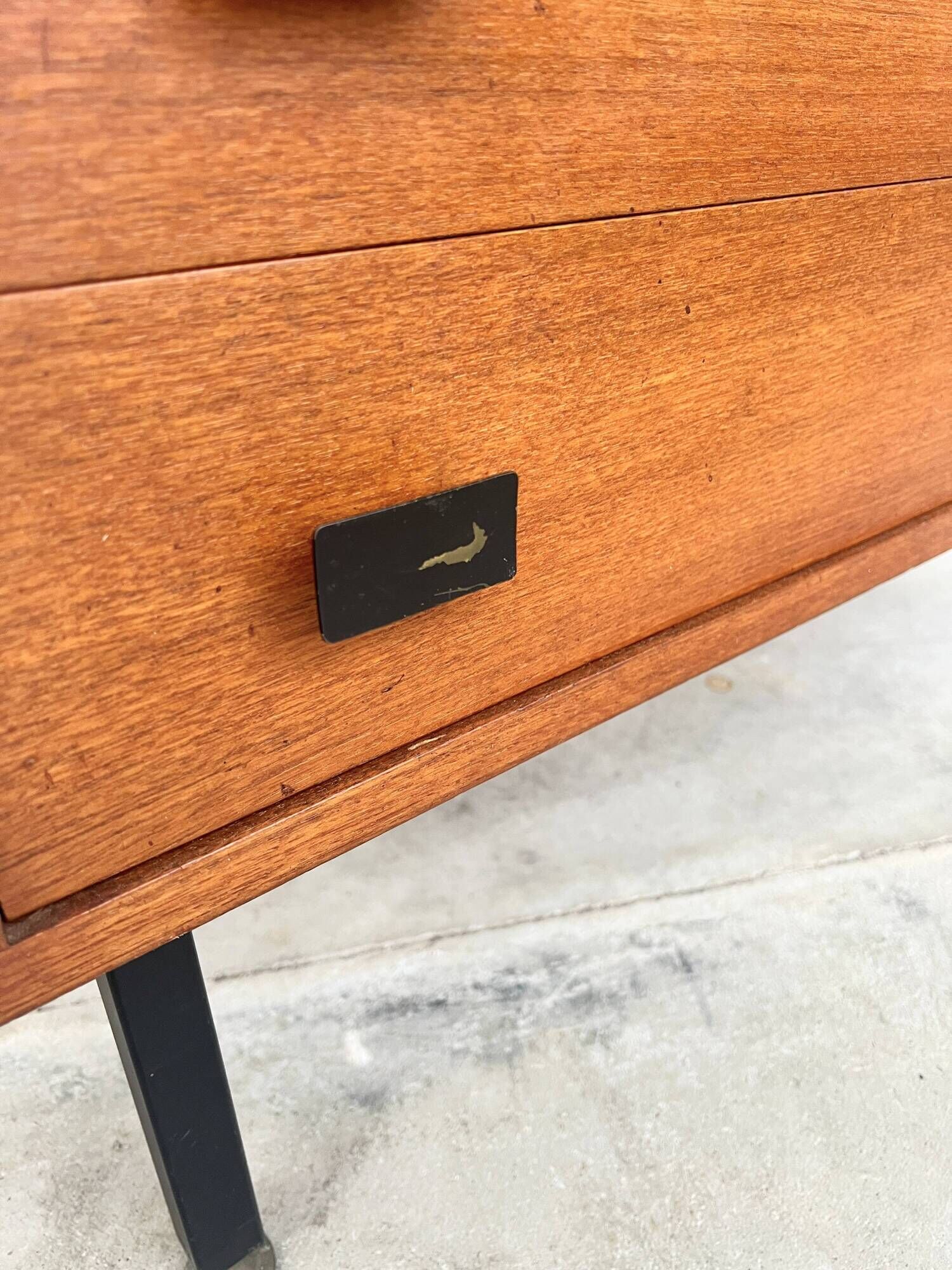 Commode 4 tiroirs moderniste par Antoine Philippon et Jacqueline Lecoq