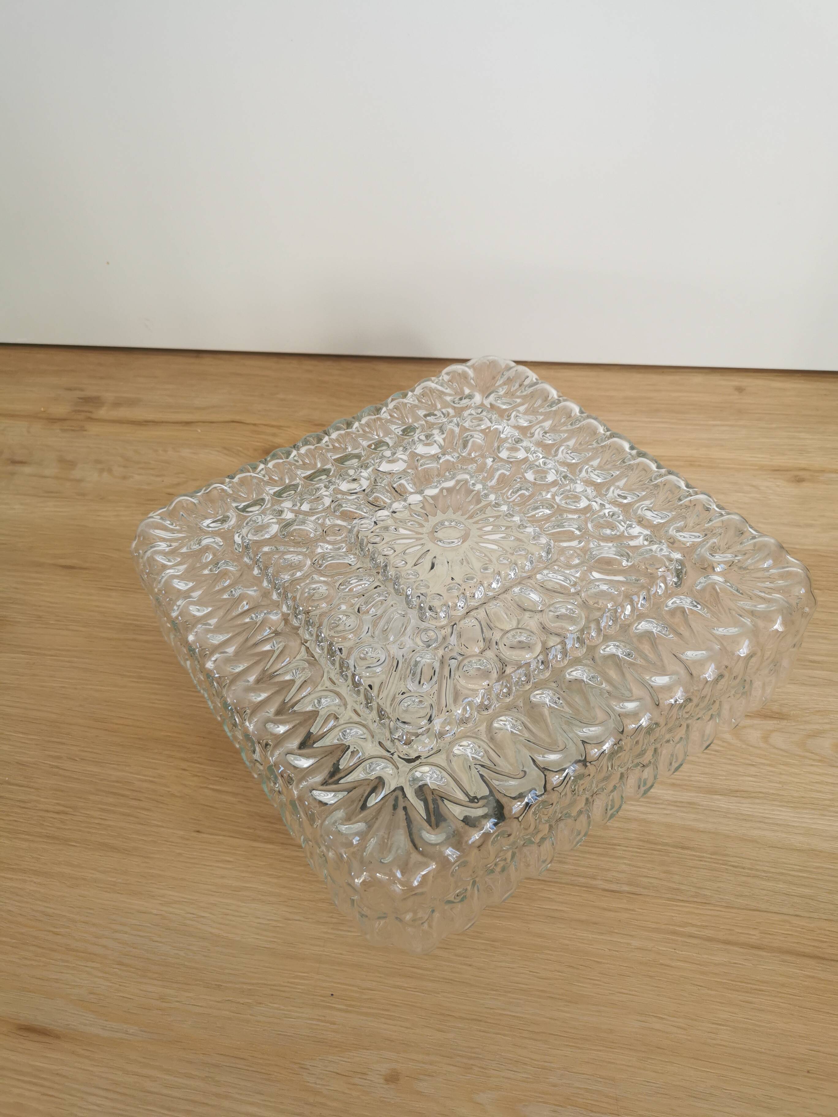 Plafonnier vintage en verre gaufré : éclairage rétro des années 1970