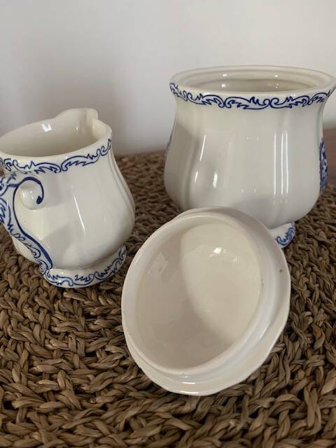 Milk or cream jug and sugar bowl with Gien earthenware lid, Rouen model 32