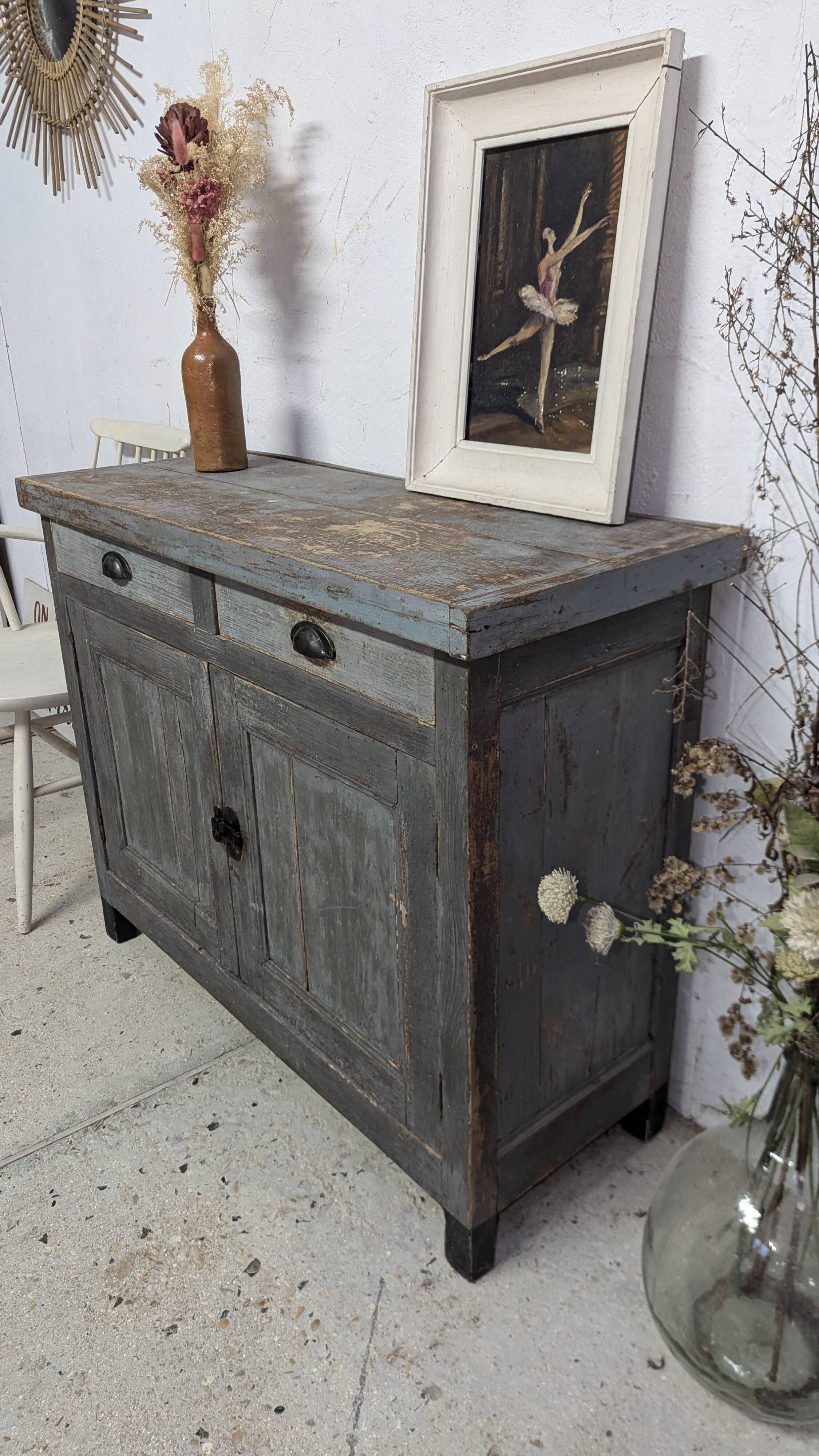 Old Parisian chopping block buffet with vintage shabby patina