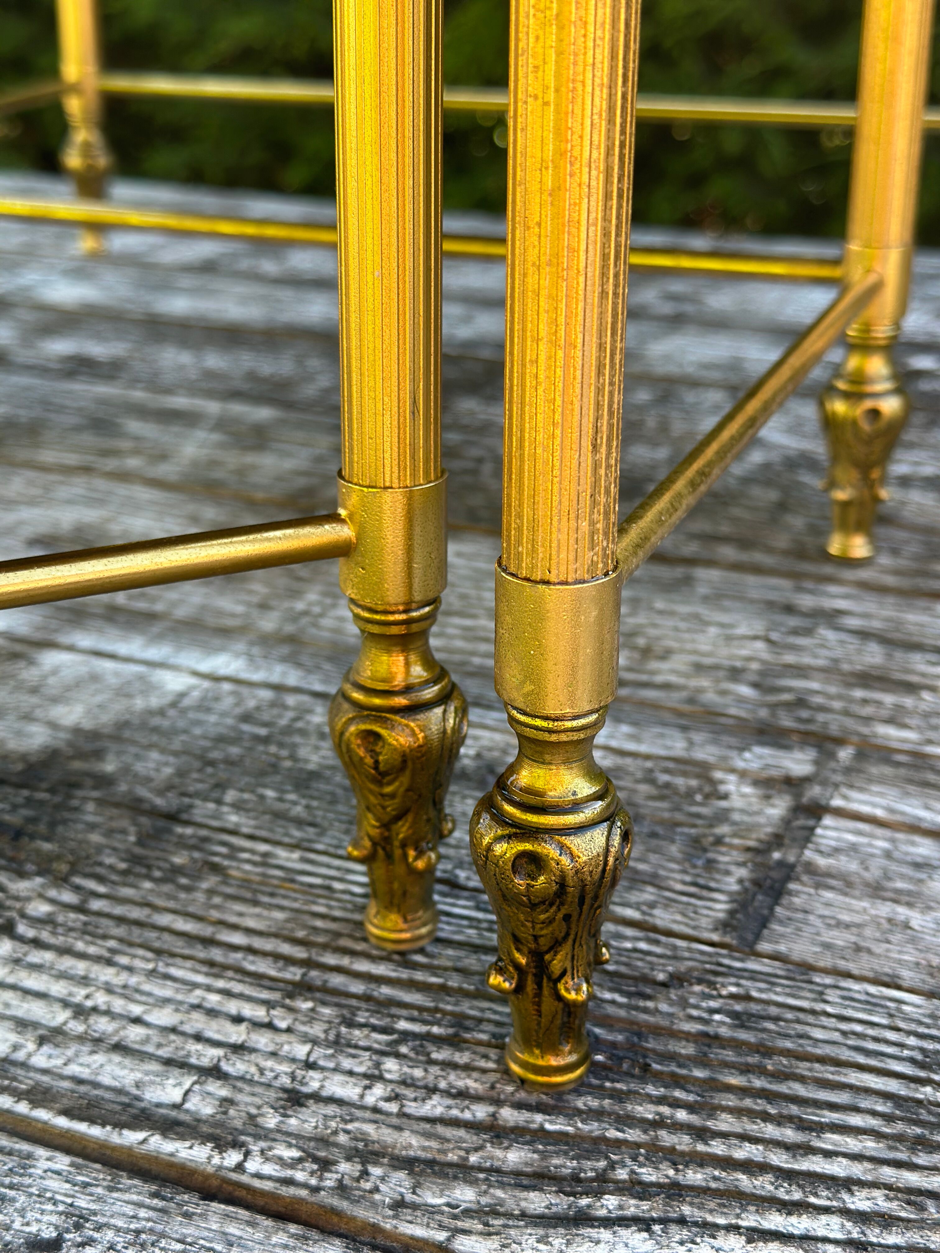 Vintage 70's nesting table in brass and mirror