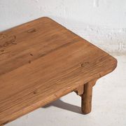 Table basse ancienne en bois de pin – Chine, circa 1930