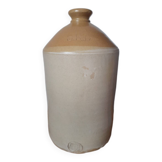 English two-tone stoneware pot