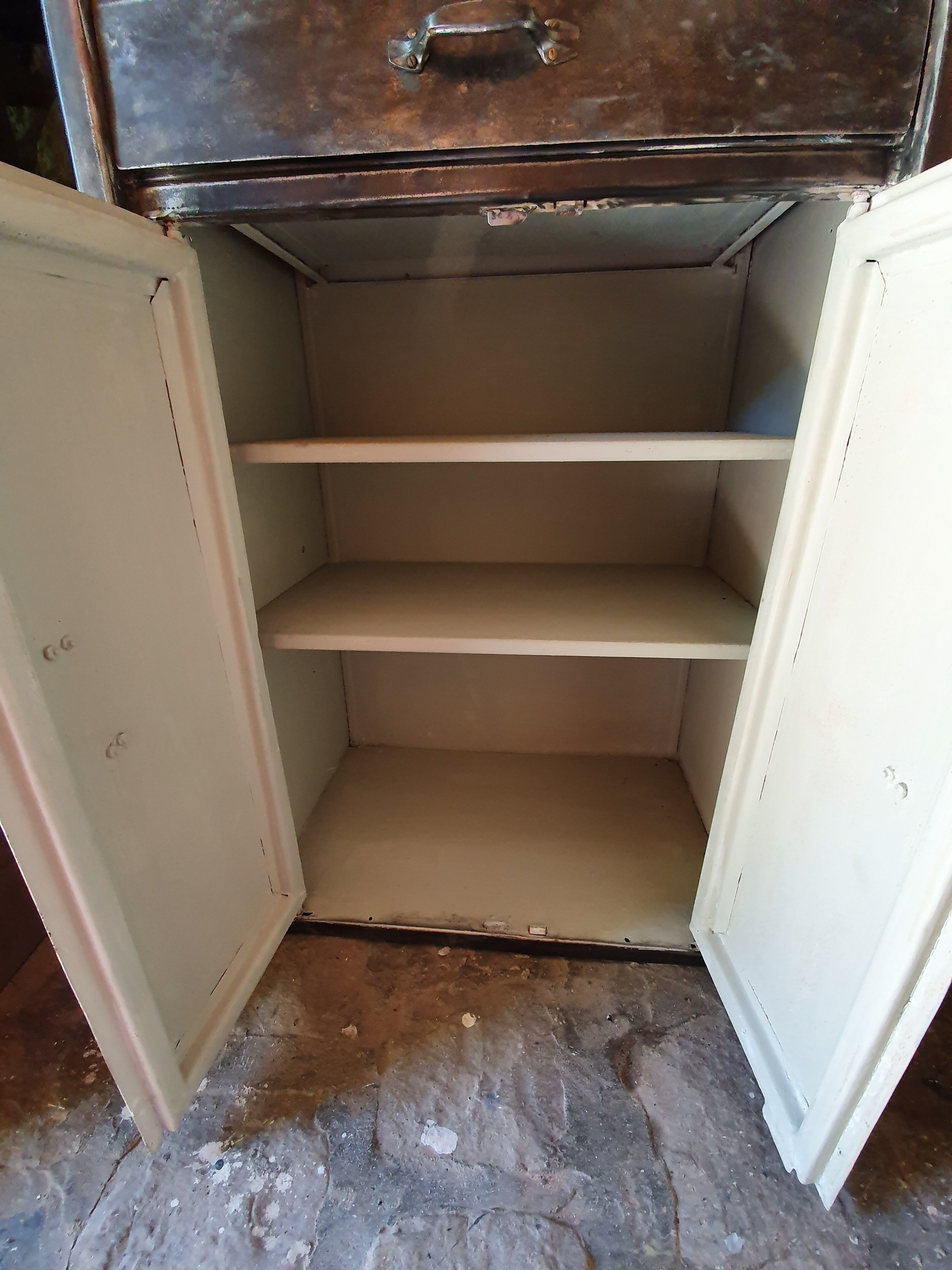 Armoire d'atelier vintage
