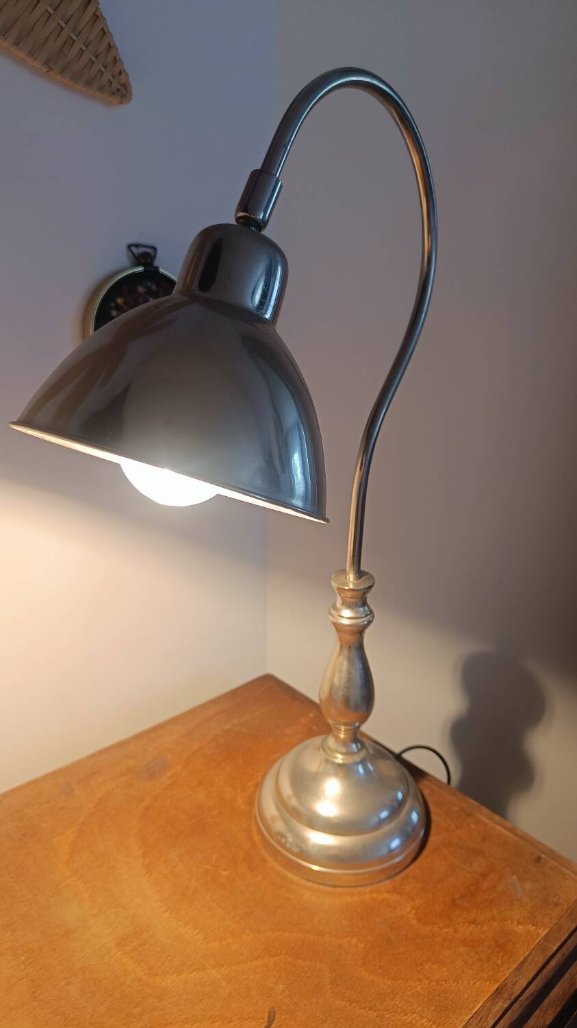 Chrome metal design table lamp – swan neck style