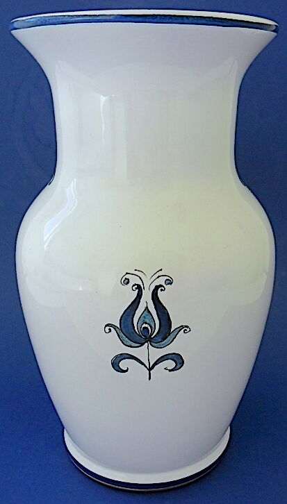 White-blue earthenware vase with stylized plant decoration