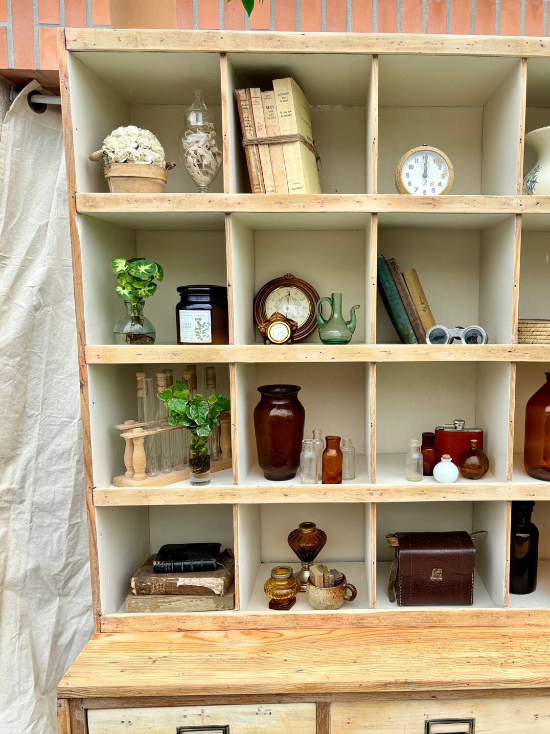 Trade furniture with lockers