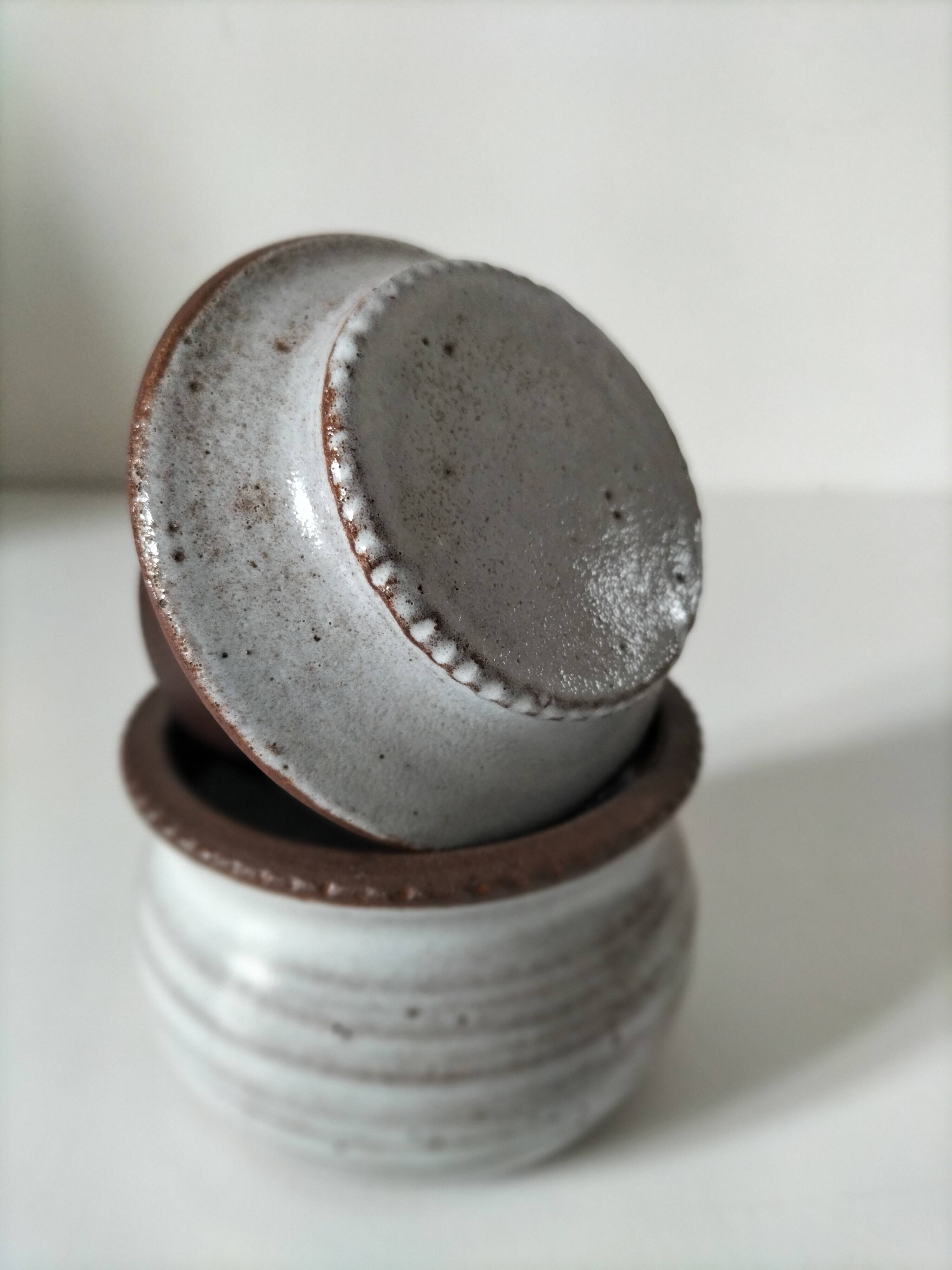 Small water butter dish in glazed stoneware in the Ratilly style.