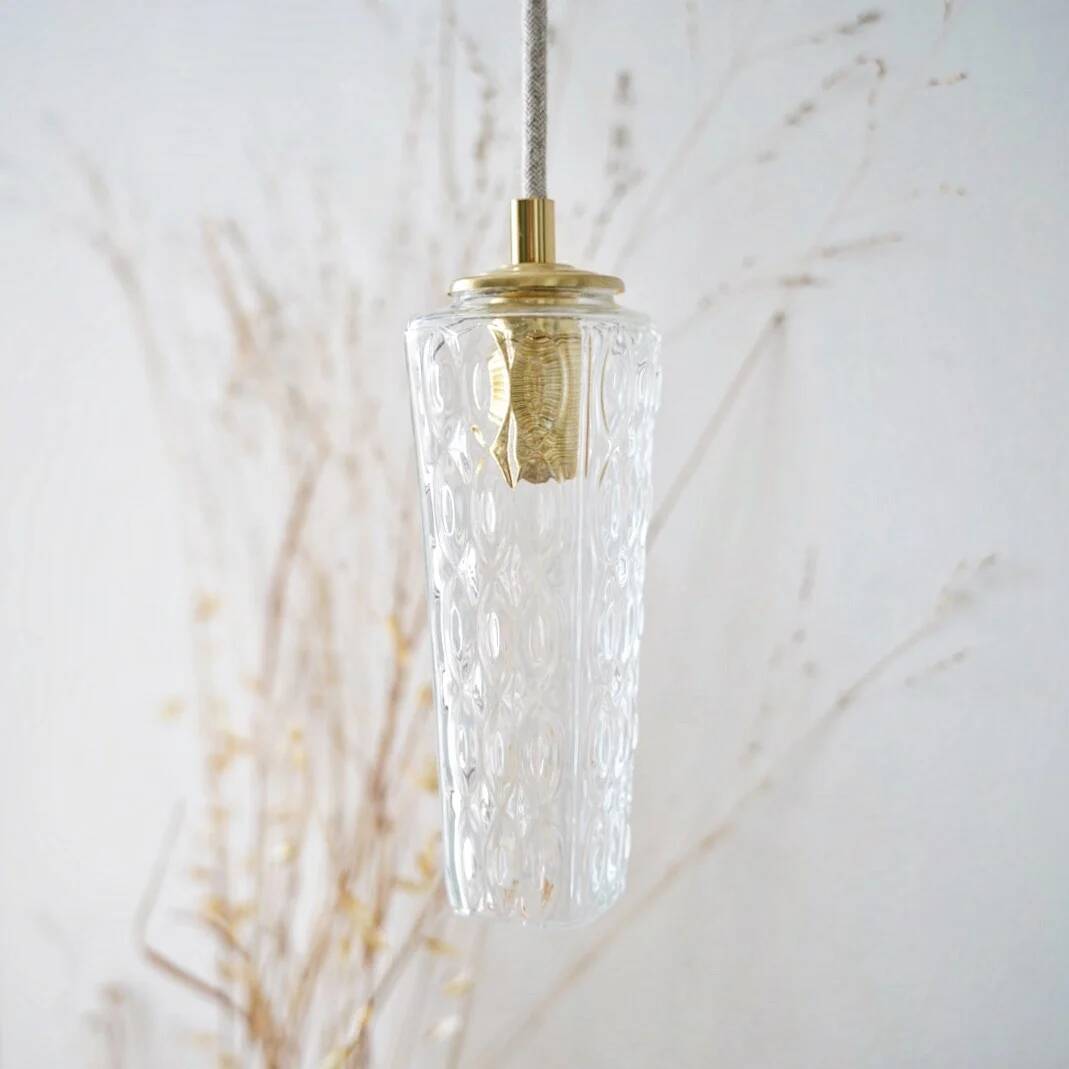 Chiseled glass suspension