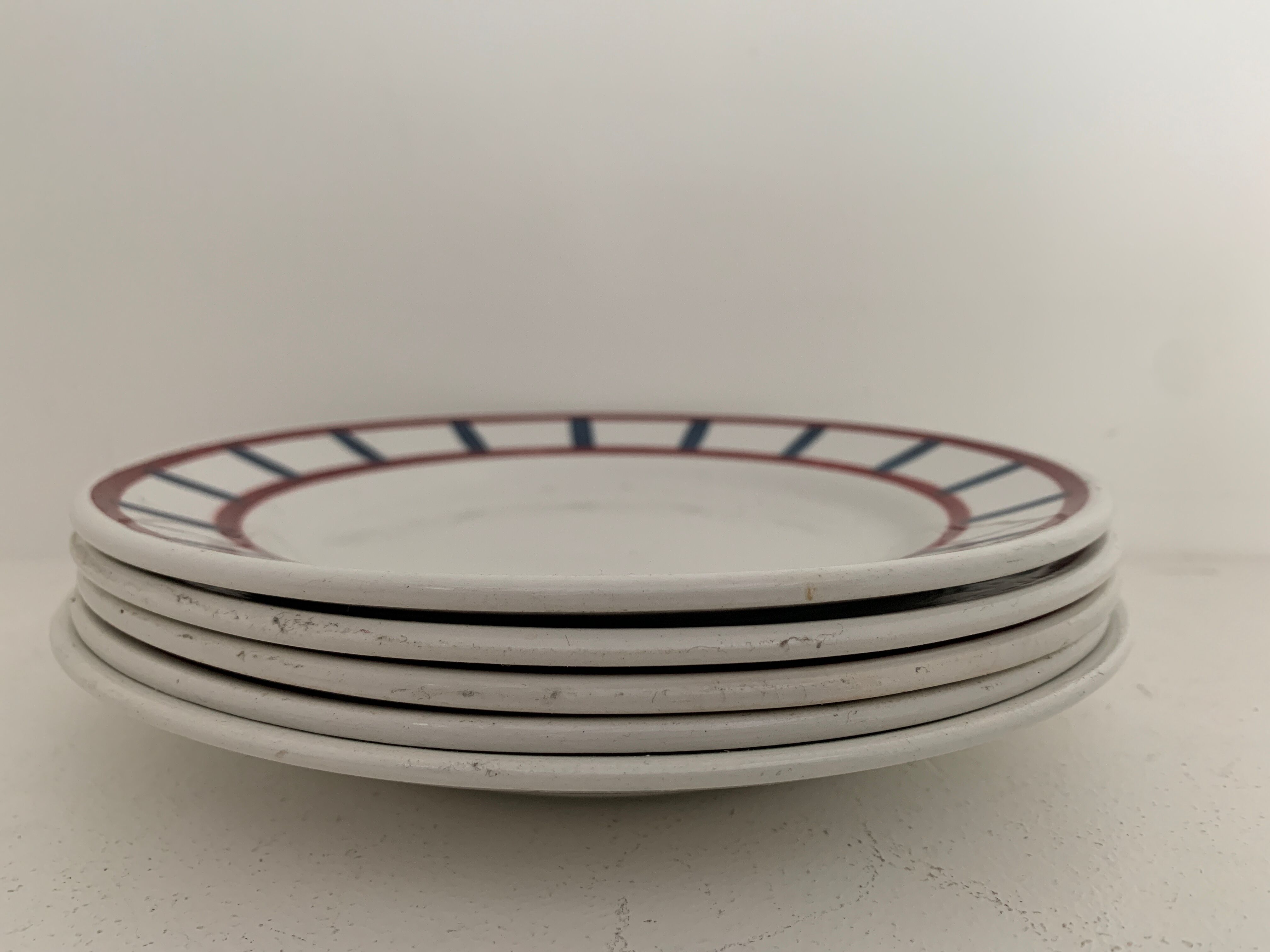5 HBCM, Montereau, Badonviller, Béarn opaque porcelain dessert plates