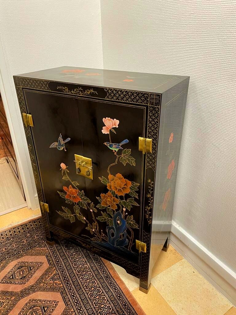 Chinese entrance cabinet