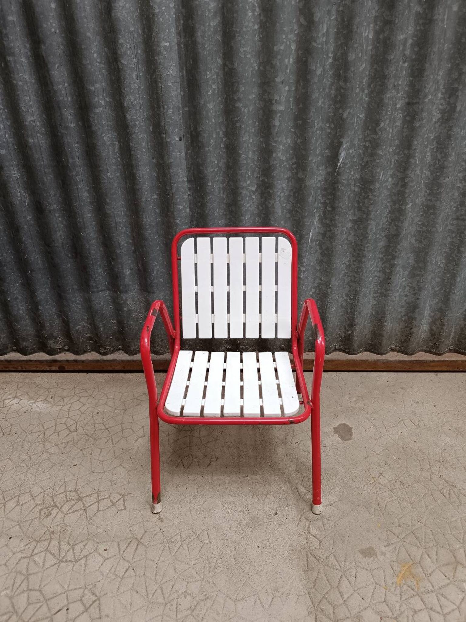 Fauteuil de jardin enfant en métal rouge