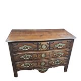 18th century chest of drawers in walnut flag