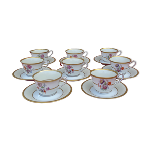 8 tasses à café avec