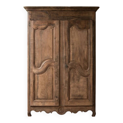 Armoire ou penderie française antique Louis XV rustique