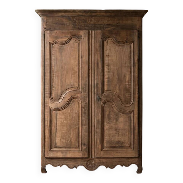 Armoire ou penderie française antique Louis XV rustique