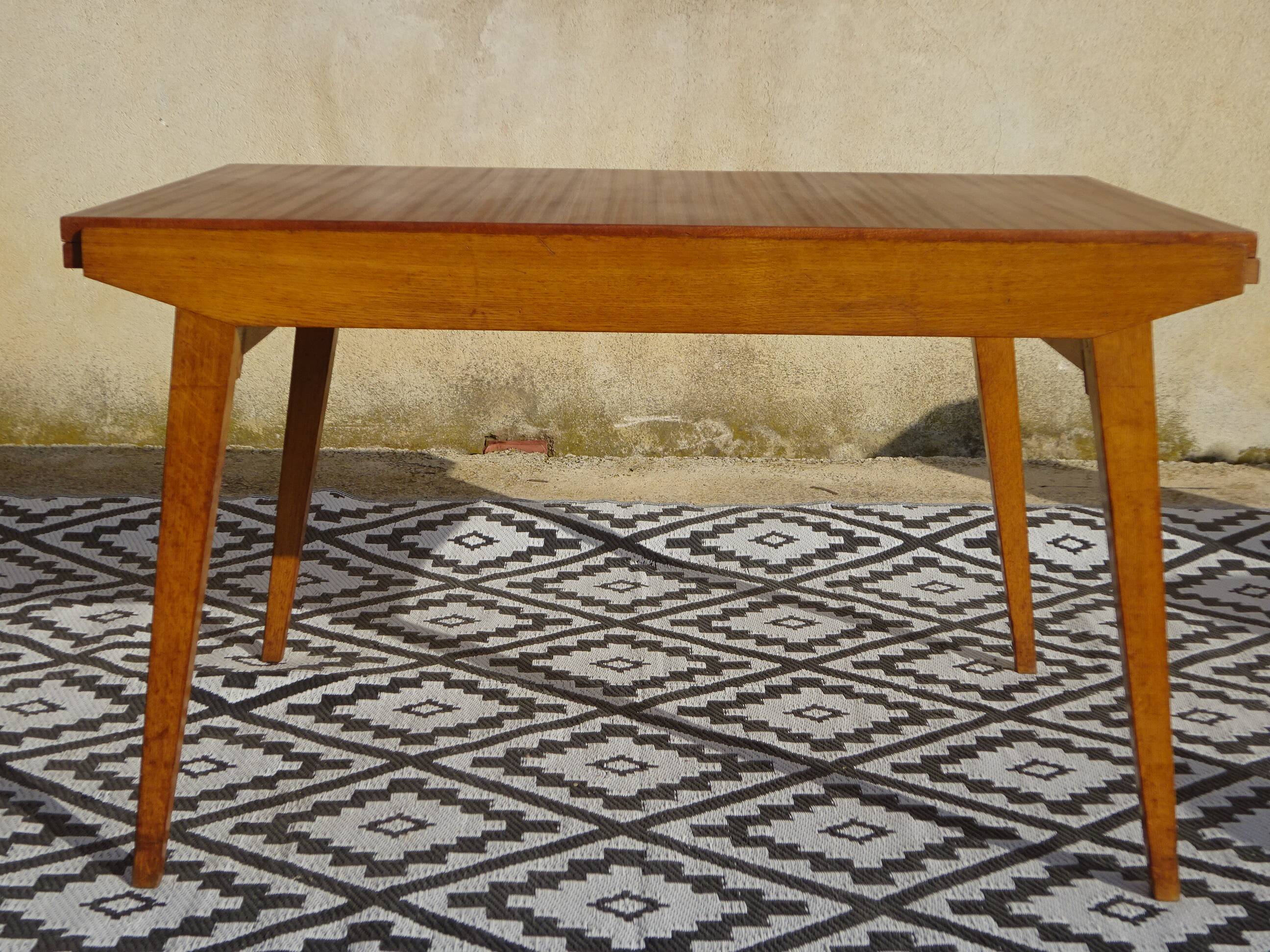 Table vintage en bois avec pieds compas