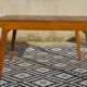 Table vintage en bois avec pieds compas