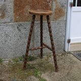 Tripod stool with bumped legs