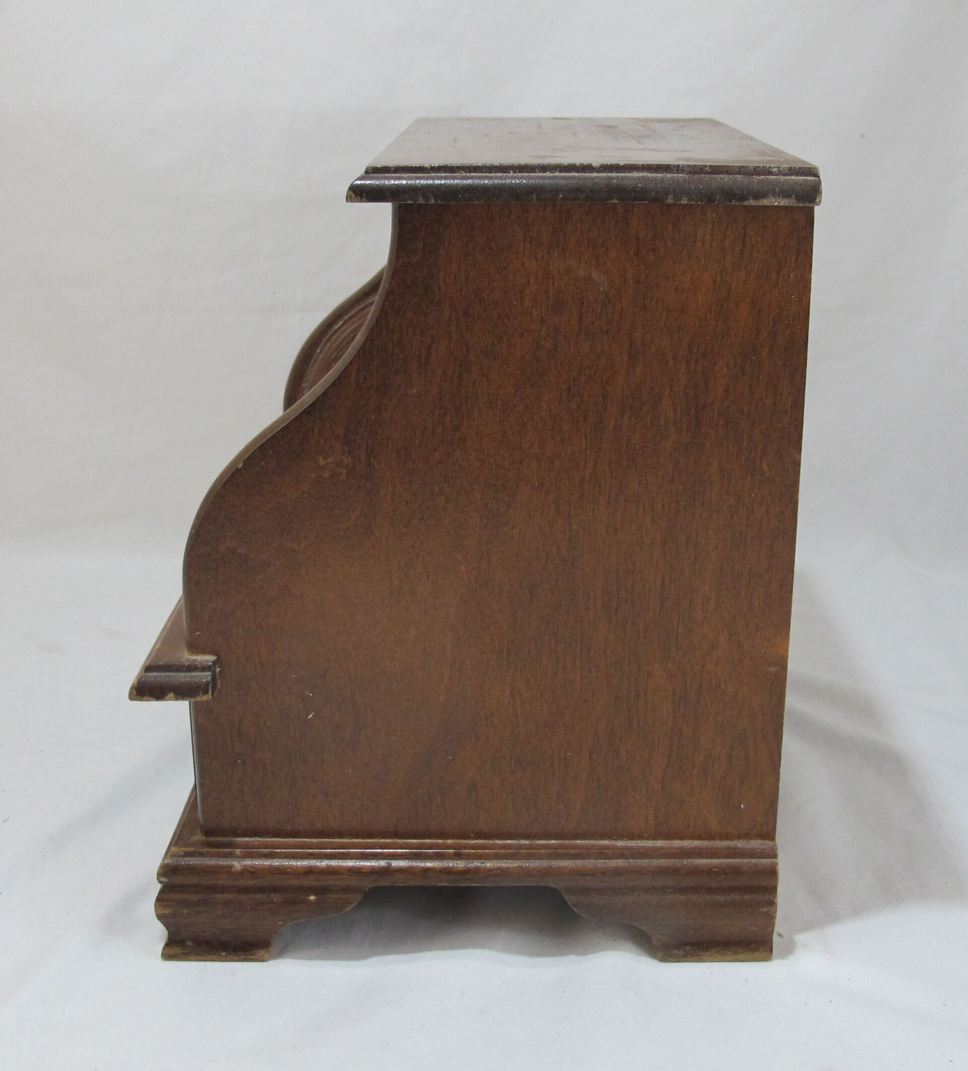 Vintage musical jewelry box