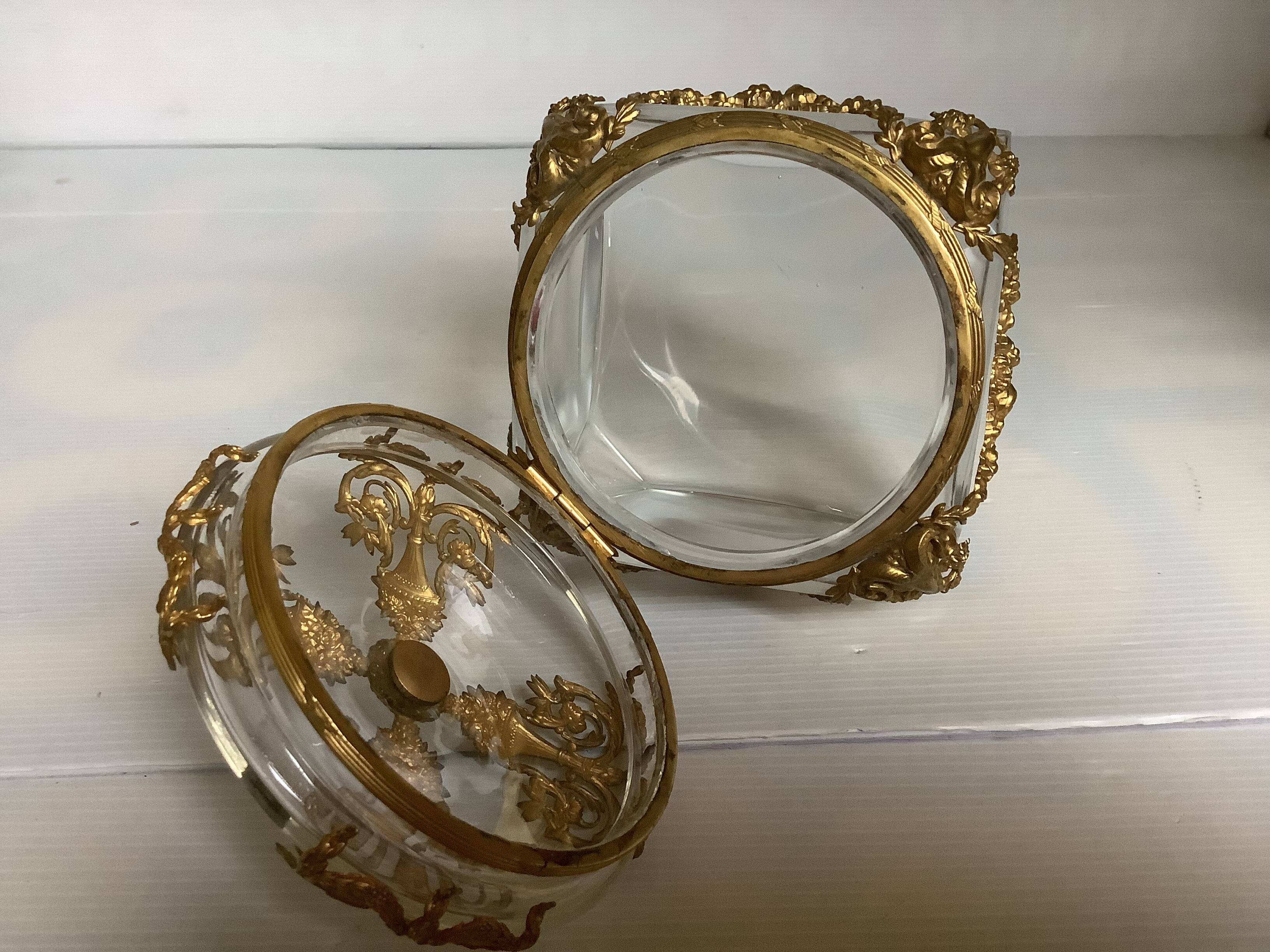 Facet bonbonnière with brass ornaments, empty pocket.