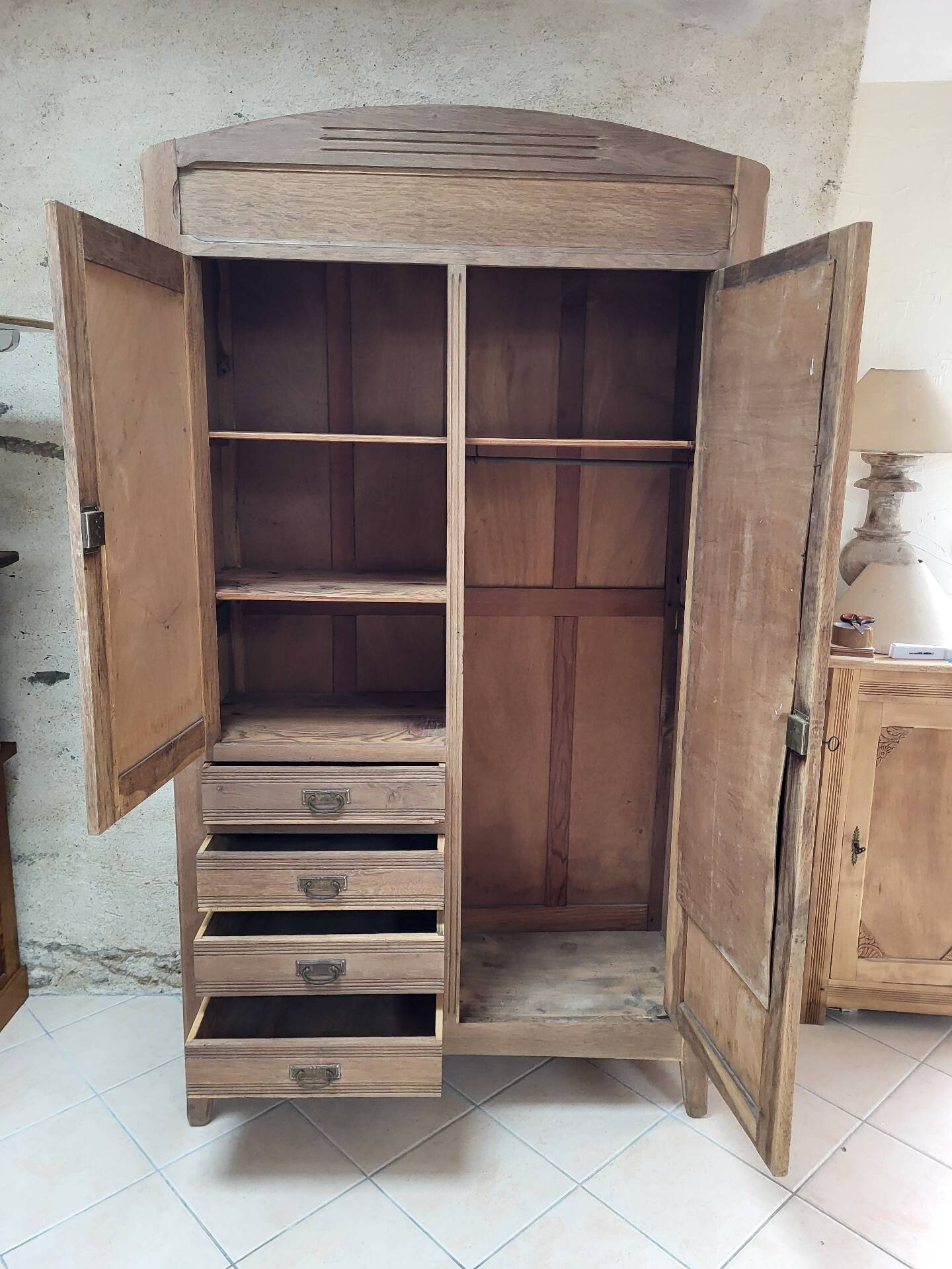 Armoire parisienne
